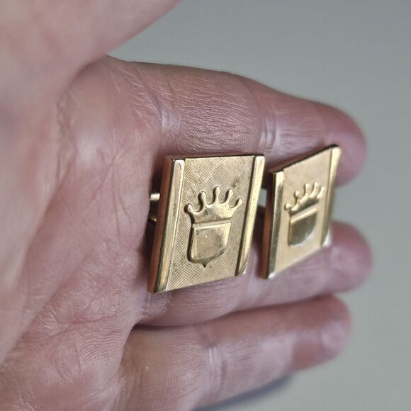 *Sale* Vintage Cuff Link Pair Gold Tone Metal King Crown Center Mens Jewelry - Picture 3 of 9